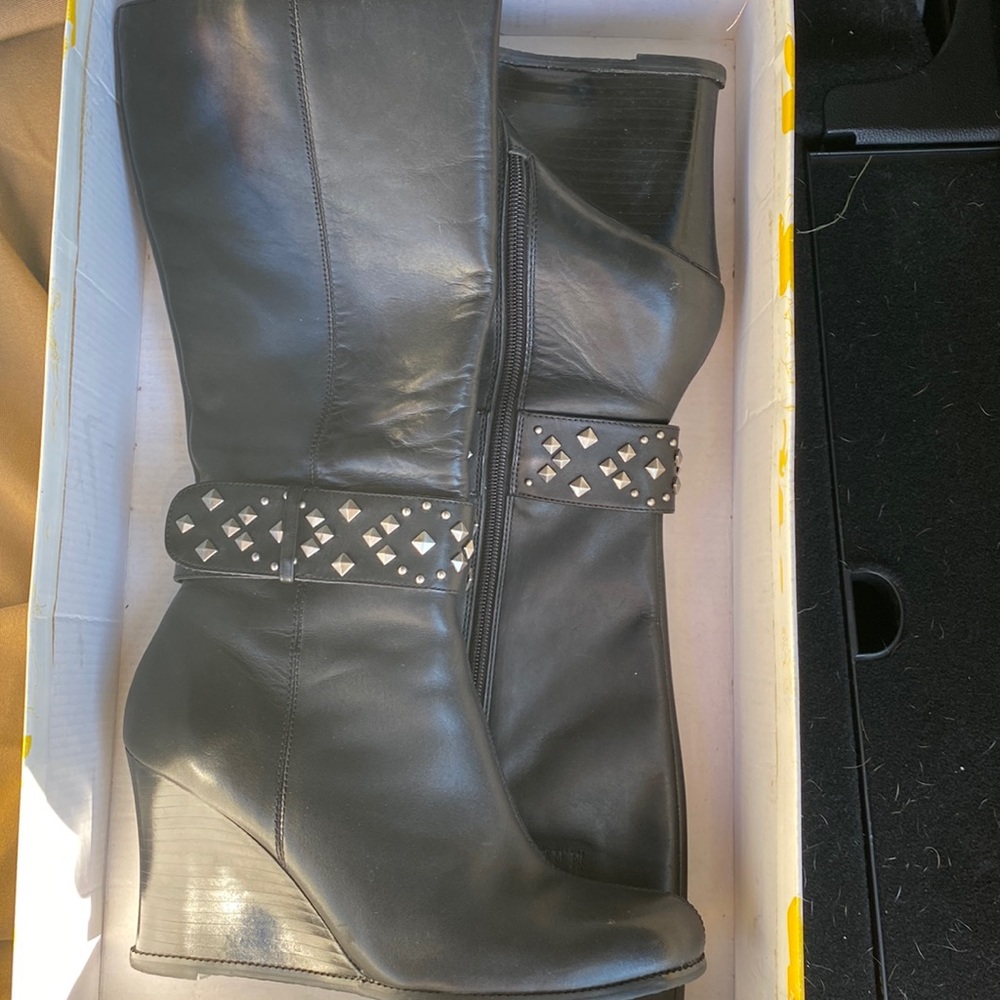 Like new Yellowbox Citywalk wedge heeled boots